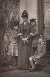 Hertiginnan av Connaught och familj av English Photographer