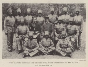 Madras sappers och gruvarbetare som inspekterades av drottningen den 19 september av English Photographer