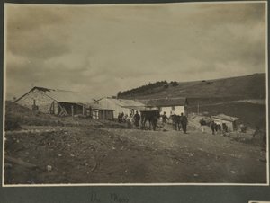 The Mess, troligen vid Sound Ranging träningsstation i Vosges, 1915 av English Photographer