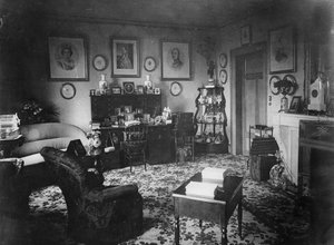 The Queens Sitting Room, Villa Hohenlohe, Baden-Baden, sent 1860-tal av English Photographer