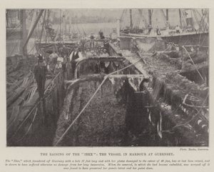 The Raising of the Ibex, fartyget i hamnen på Guernsey av English Photographer
