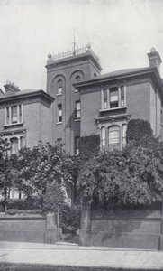 The Residence of Theodore Watts-Dunton och Algernon C Swinburne, The Pines, Putney (s/v foto) av English Photographer