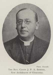 Reverend Canon J P A Bowers, ny ärkediakon av Gloucester av English Photographer