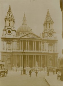 Fasaden av St Pauls Cathedral av English Photographer