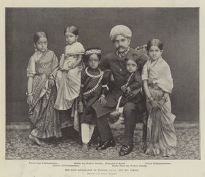 Den bortgångne Maharajah av Mysore, GCSI och hans familj av English Photographer