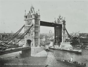 Tower Bridge på dagen för dess öppning, 1894 av English Photographer