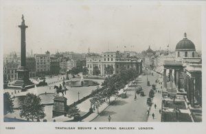 Trafalgar Square och National Gallery, London av English Photographer