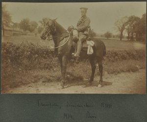 Trumpetare för Leicestershire Royal Horse Artillery vid ett träningsläger i Diss, 1914 av English Photographer