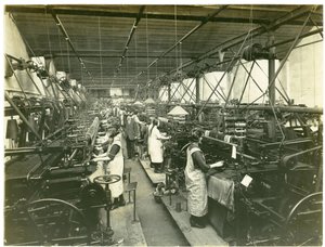 Kalkonvävning, Hughes fabrik nr 2, 1923 av English Photographer
