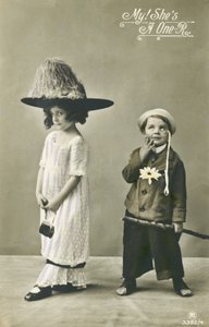 Två barn i snygg klänning (färgfoto) av English Photographer