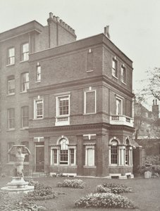 Utsikt över Clements Inn Garden House, 1885 av English Photographer