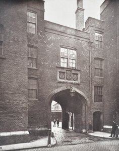 Utsikt över Lincolns Inn Gateway, London, 1876 av English Photographer