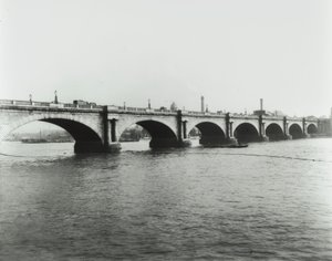 Waterloo Bridge: utsikt från norra stranden, 1895 av English Photographer