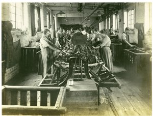 Slingrande rum, Hughes fabrik nr 2, 1923 av English Photographer