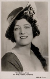 Winifred Lawson, Vic-Wells Opera Company (s/v foto) av English Photographer