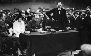 Winston Churchill under ett tal i Enfield, England av English Photographer