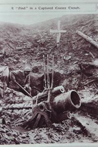 Ett fynd i en tillfångatagen fiendegrav, 1914-18 av English School