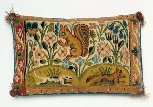 En stift kudde gobeläng panel med en ekorre och motto, "god vilja är allt" av English School