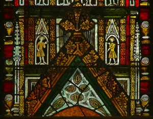 Ett fönster i Lady Chapel föreställande baldakinfigurer av English School