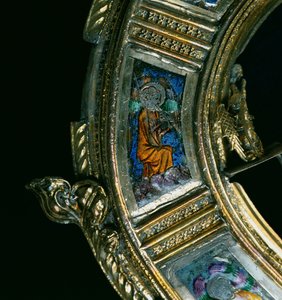 Ängel som spelar ett blåsinstrument, detalj från William of Wykehams crozier (ca 1320-1404) (förgylld silver & champleve-emalj) (se 205100-32) av English School