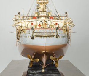 Byggarens modell av det japanska slagskeppet "Hatsuse", ca 1890-99 av English School
