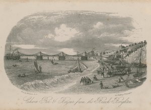 Chain Pier and Bazaar från stranden i Brighton av English School