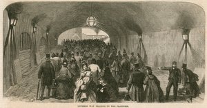 Charing Cross Station, London: Täckt väg som leder till perrongen av English School