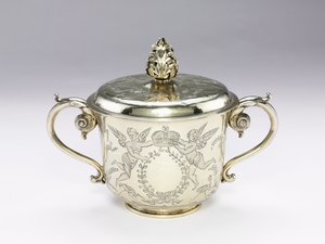 Täckt kopp, 1686 av English School