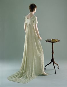 Aftonklänning, 1800 (bomullsmuslin & glaspärlor) av English School