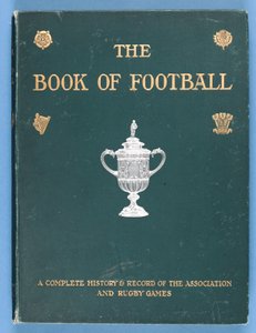Framsidan av The Book of Football. En fullständig historia och uppteckning av förenings- och rugbyspelen 1905 av English School