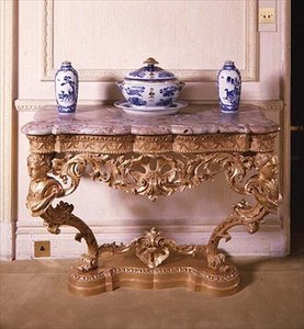 George II snidat konsolbord, ca 1750 (förgyllt trä med marmorskiva) av English School