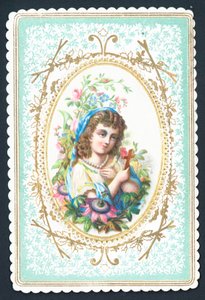 Mädchen hält Holzkreuz, Karte