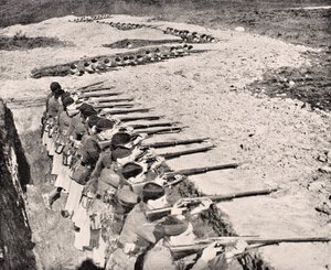 Glasgow Highlanders in trenches, 1915, från 