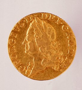 Gyllene engelska Guinea (guinee), kung George II:s regeringstid (1714-1760) 1700-talet. Diam. 2,5 cm Neapel, museo archeologico av English School