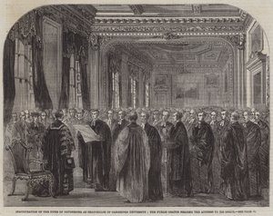 Invigning av hertigen av Devonshire som kansler vid Cambridge University, den offentliga talaren som läser Address to His Grace (gravyr) av English School