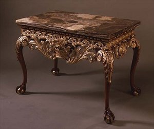 Marmorbord med kulfötter, ca 1720 (paket förgyllt och marmor) av English School