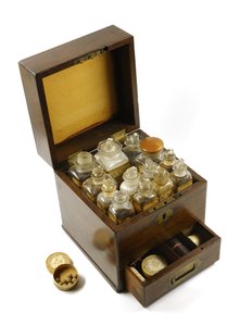 Medicinkista som användes av Florence Nightingale under Krimkriget, 1854-56 (trä)