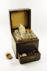 Medicinkista som användes av Florence Nightingale under Krimkriget, 1854-56 (trä)