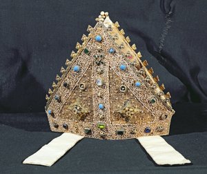 Ging som tillhör William av Wykeham, sent 1300-tal eller tidigt 1400-tal (tyg av guld, pärlor, förgyllt silver och turkosimitationer)
