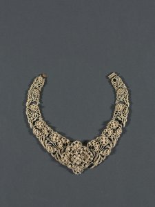 Halsband av English School
