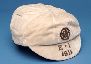 Officiell Englandsmössa, 1911 (sammet med guldfläta) av English School