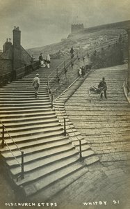 Old Church Steps, Whitby (svartvitt foto) av English School