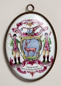 Oval medaljong för Society of Bucks, som visar två skogsbrukare som stödjer en sköld målad med en hjort (emalj)