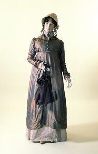Pelisse, 1815 (mjukt kypert siden) av English School
