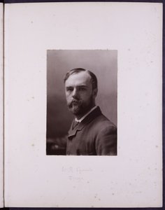 Porträtt av WR Symonds, ca 1900 (svartvitt foto) av English School