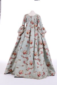 Bakifrån av en ryggklänning, 1760-tal (brokad siden)