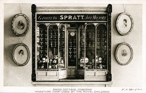 Spratt, Grocer to her Majesty, miniatyrbutik för de kungliga barnen, Swiss Cottage, Osborne House, Isle of Wight (litho efter ett foto)