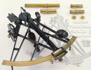 Ten Inch Sextant, troligen av George Adams (1750-95), signerad av återförsäljaren William Healer (1763-1815) (mässing med original oxiderad finish)