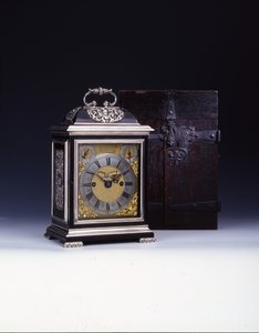 The Barnard Tompion, Tompion and Banger, London, nr 460, slående klocka med fäste, ca 1708 (ebenholts och silver) (se även 745882-88) av English School