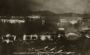 Hamnen på natten med utsikt mot Kowloon, Hong Kong, från ett album med fotografier relaterade till tjänsten för Pte H. Chick, 1940 av English School